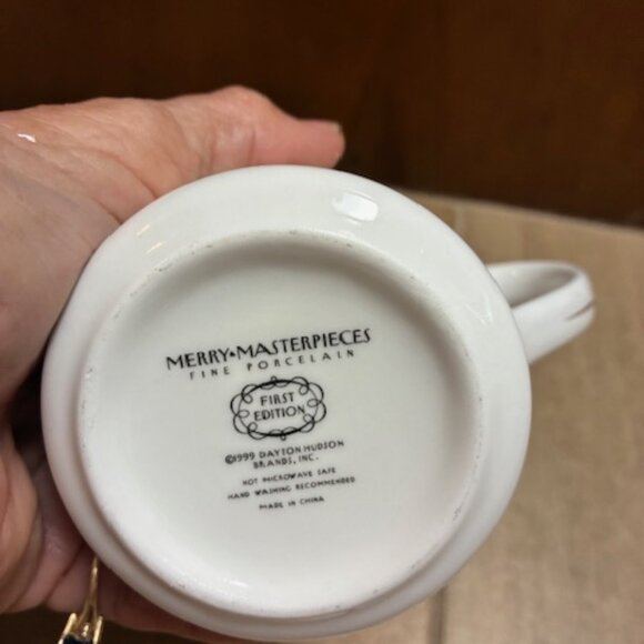 Set of 3 "Merry Masterpieces" by Dayton Hudson 24K gold trim on Porcelain mugs - Picture 4 of 10